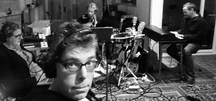 Laura & The Vipertones back to the studio